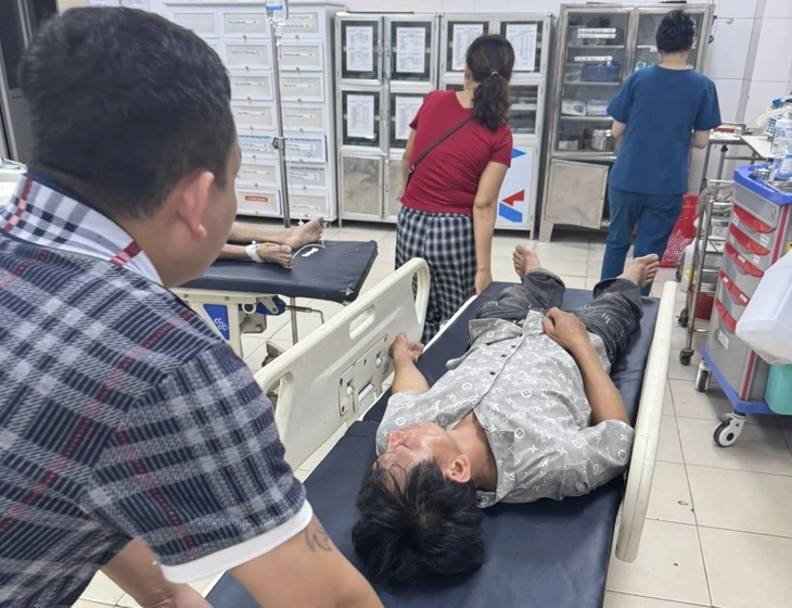 Người đàn ông bị nhóm người lạ vào nhà hỏi thăm sức khỏe